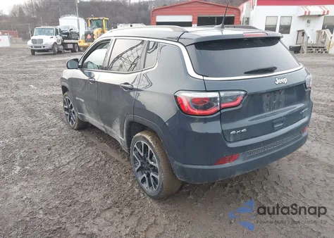 2018 Jeep Compass Limited 4X4 z USA, uszkodzony, nr VIN 3C4NJDCB4JT114403